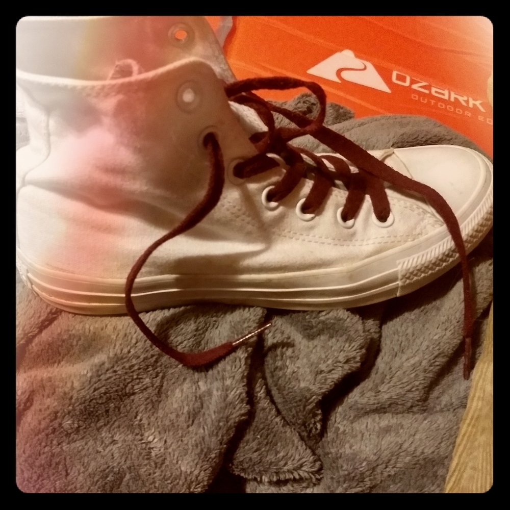 Converse men's 6 women's 8